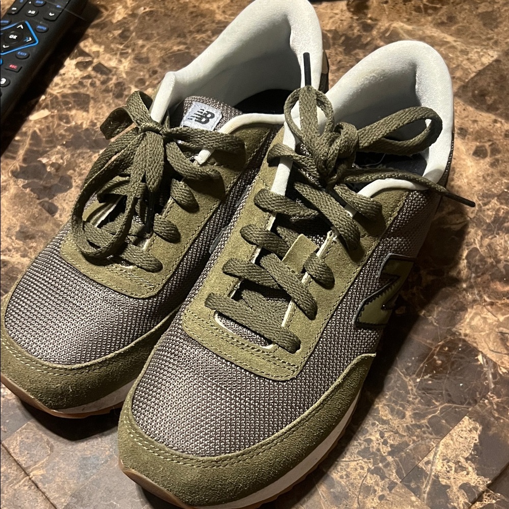 New Balance Men's Green and Gray Sneakers